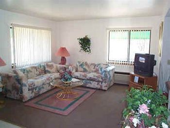 Mcgovern'S Motel And Suites Sun Prairie Экстерьер фото