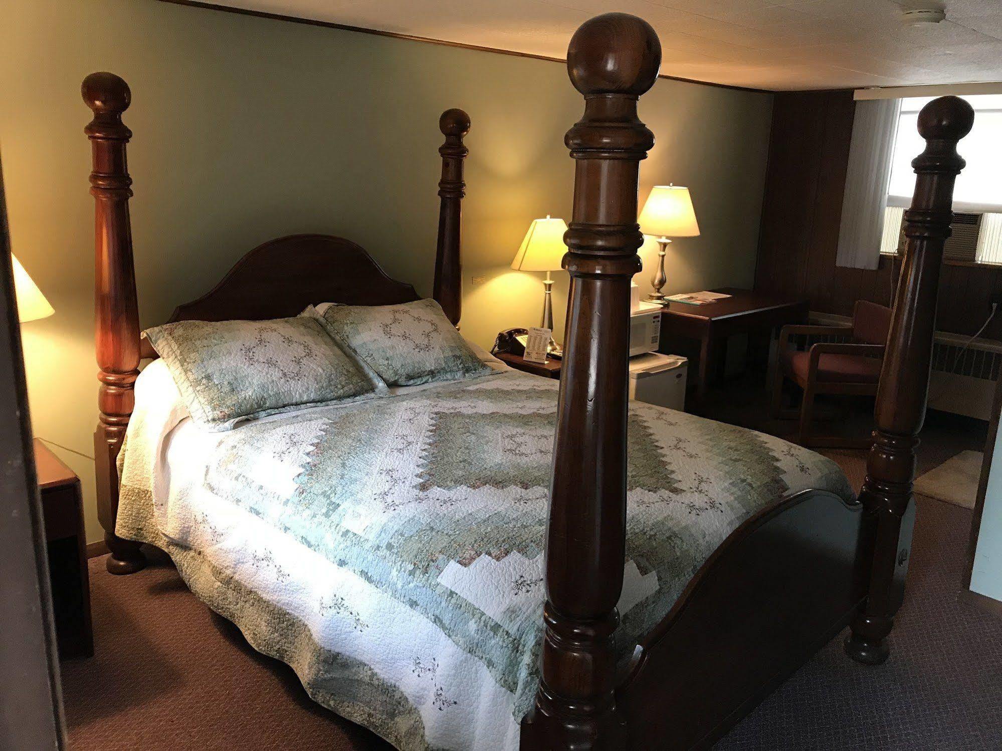 Mcgovern'S Motel And Suites Sun Prairie Экстерьер фото
